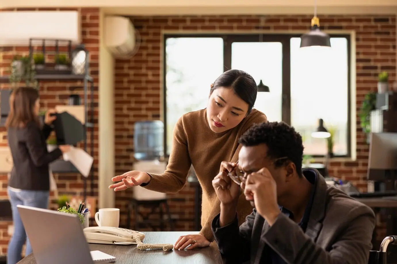 Bitte sende den vollständigen Beschreibungstext, den ich auf Deutsch umformulieren soll.